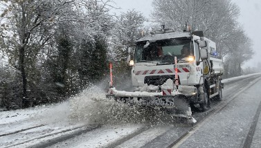 Neige et verglas : une centaine d’agents du Conseil départemental mobilisés - CD61